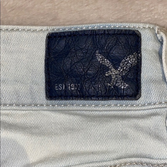 American Eagle High Rise Jean Short Size 8 - Picture 3 of 5